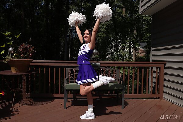 Pee Aggressive featuring Aria Valencia - 3/16 Pee Aggressive featuring Aria Valencia from ALS Scan - 3/16