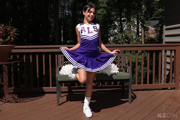 Pee Aggressive featuring Aria Valencia - 4/16 Pee Aggressive featuring Aria Valencia from ALS Scan - 4/16