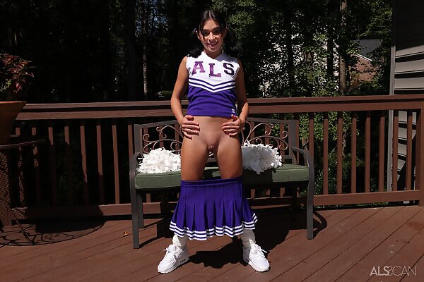 Pee Aggressive featuring Aria Valencia - 6/16 Pee Aggressive featuring Aria Valencia from ALS Scan - 6/16