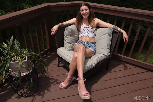 Screwwinder featuring Envy Anne - 1/16 Screwwinder featuring Envy Anne from ALS Scan - 1/16