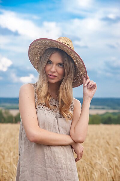 Presenting Victoria Kruzz by Lobanov - 3/18 Presenting Victoria Kruzz by Lobanov from Erotic Beauty - 3/18