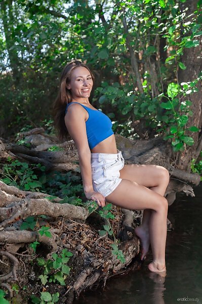 Sumiko Outdoors by Marlene - 1/16 Sumiko Outdoors by Marlene from Erotic Beauty - 1/16