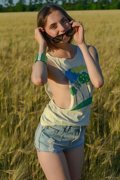 Zhy Zhy in Harvest by Stanislav Borovec - 2/16 Zhy Zhy in Harvest by Stanislav Borovec from Erotic Beauty - 2/16