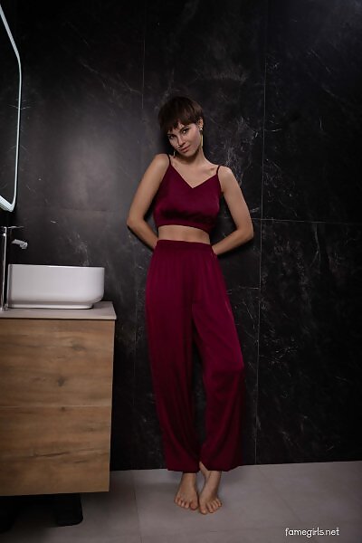 Diana in her pajamas - 1/20 Diana in her pajamas from Fame Girls - 1/20