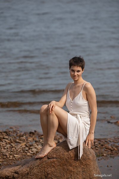 Diana lifts up her white dress - 1/20 Diana lifts up her white dress from Fame Girls - 1/20