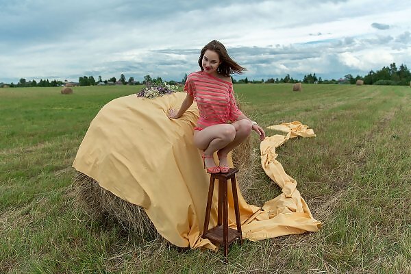 Diana naked on a hay stack - 1/15 Diana naked on a hay stack from Fame Girls - 1/15