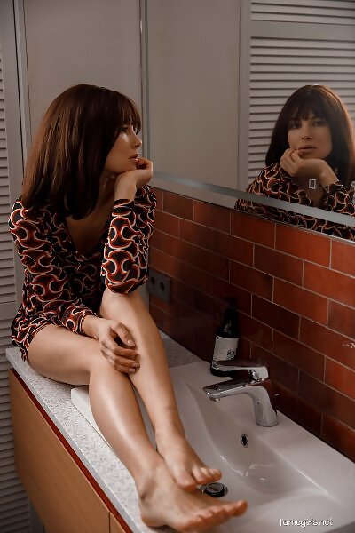 Diana shows off her muscular ass - 1/20 Diana shows off her muscular ass from Fame Girls - 1/20