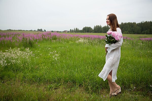 Diana shows off her perfect round ass - 1/12 Diana shows off her perfect round ass from Fame Girls - 1/12