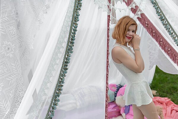 Hannah in green panties - 1/15 Hannah in green panties from Fame Girls - 1/15