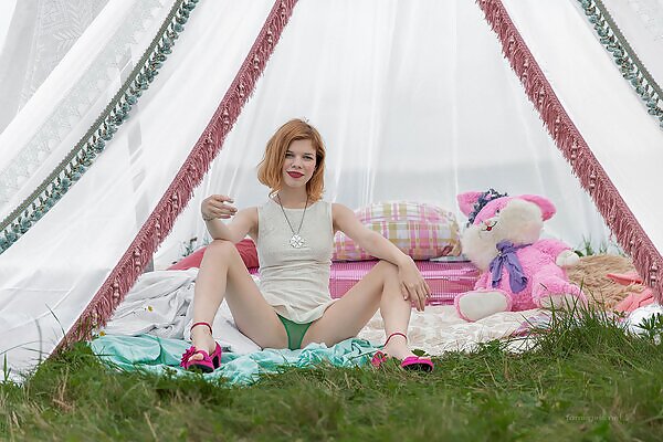 Hannah in green panties - 3/15 Hannah in green panties from Fame Girls - 3/15