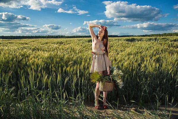 Isabella in red high heel shoes - 1/12 Isabella in red high heel shoes from Fame Girls - 1/12
