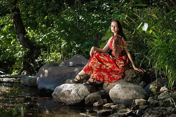 Isabella lifts up her dress - 1/12 Isabella lifts up her dress from Fame Girls - 1/12