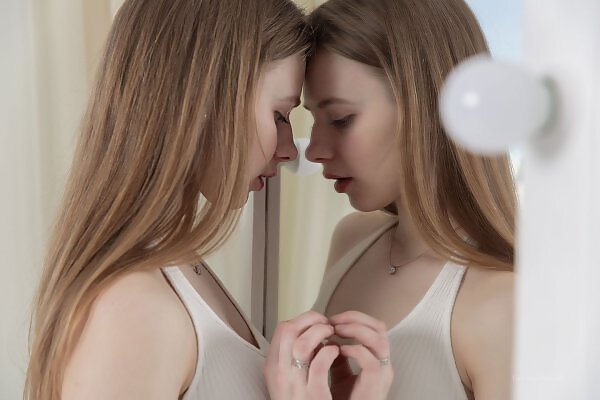 Siena in white shorts - 1/15 Siena in white shorts from Fame Girls - 1/15