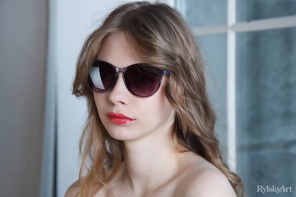 Zyzerkalia featuring Siya by Rylsky - 1/16 Zyzerkalia featuring Siya by Rylsky from Rylsky Art - 1/16