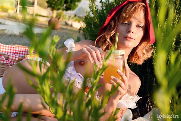 Zyzle Fille featuring Marta Gromova by Rylsky - 16/16 Zyzle Fille featuring Marta Gromova by Rylsky from Rylsky Art - 16/16