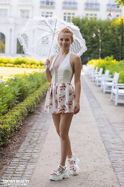 Avrora in Pleasant Walk - 4/20 Avrora in Pleasant Walk from Showy Beauty - 4/20