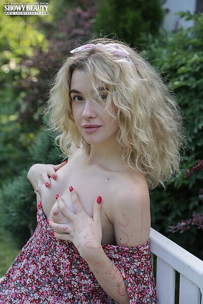 Aya in Evening Set - 4/20 Aya in Evening Set from Showy Beauty - 4/20