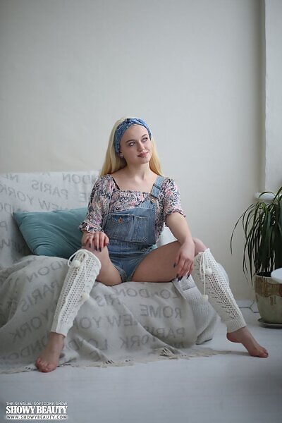 Blondy in Impossible to resist - 1/20 Blondy in Impossible to resist from Showy Beauty - 1/20