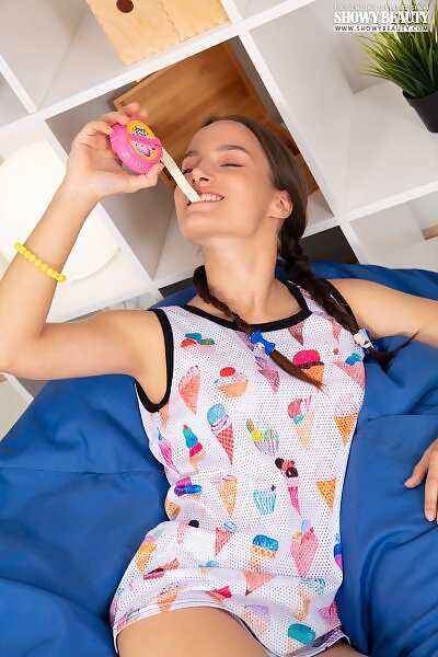 Chloe in Vanilla Bliss from Showy Beauty - 2/20