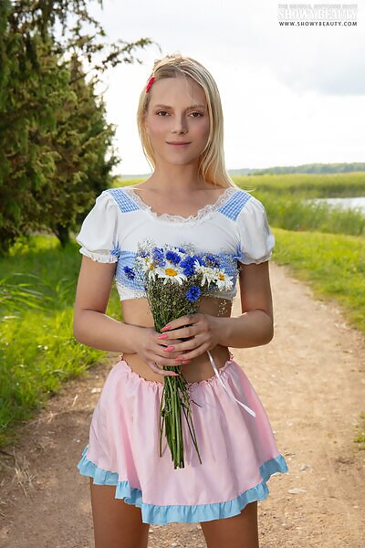 Coco in Village Road - 1/20 Coco in Village Road from Showy Beauty - 1/20