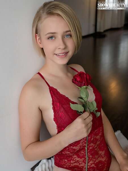 Kamilla in Thornless rose from Showy Beauty - 2/20
