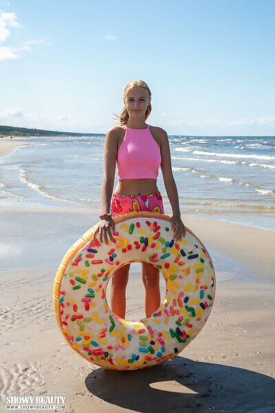 Nana in Fascinating - 1/20 Nana in Fascinating from Showy Beauty - 1/20