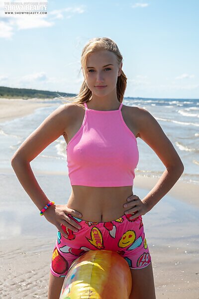 Nana in Fascinating - 4/20 Nana in Fascinating from Showy Beauty - 4/20