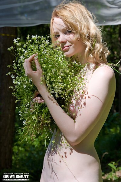 Violetta in Fresh by Alexxa from Showy Beauty - 1/20