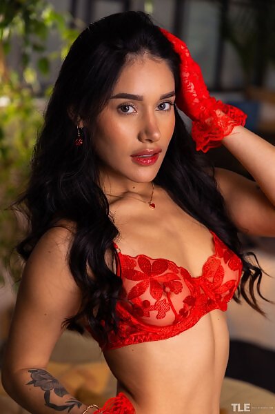 Carolina Guerrero in Crimson Reverie 1 by David Menich from The Life Erotic - 2/16