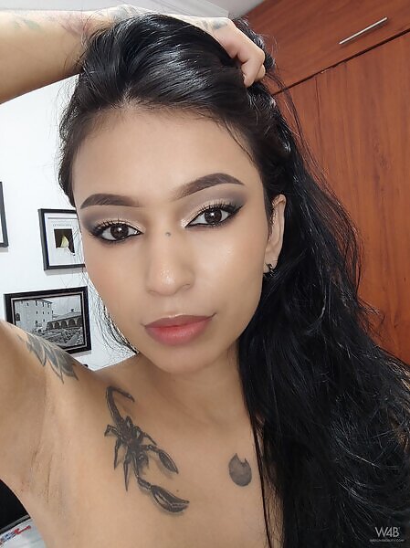 Alexa Belluci in Showing Off - 3/17 Alexa Belluci in Showing Off from Watch 4 Beauty - 3/17