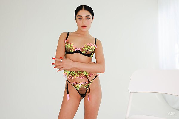 Casting Ara Mix - 1/17 Casting Ara Mix from Watch 4 Beauty - 1/17