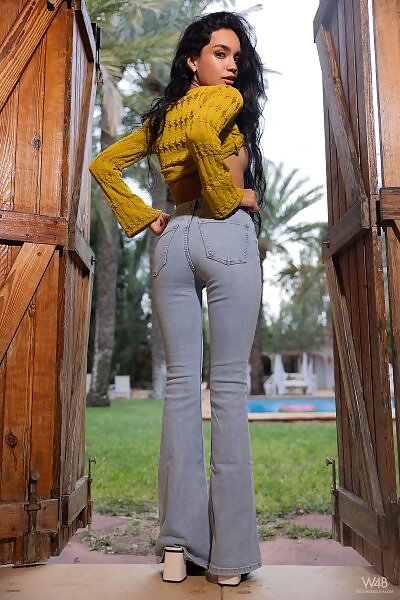 Dulce in Cold Evening - 5/17 Dulce in Cold Evening from Watch 4 Beauty - 5/17