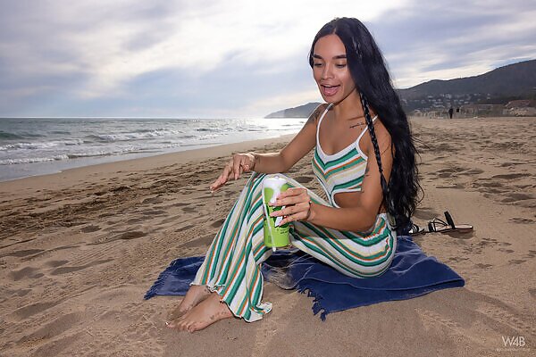 Dulce in Outside And Inside - 1/17 Dulce in Outside And Inside from Watch 4 Beauty - 1/17