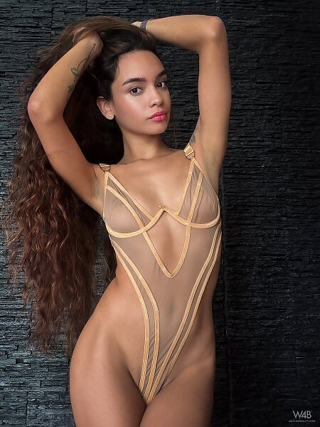 Dulce in Selfie 4U: Don't Forget Me from Watch 4 Beauty - 1/17