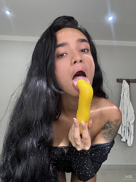 Dulce in Selfie 4U: Time For A Break - 3/17 Dulce in Selfie 4U: Time For A Break from Watch 4 Beauty - 3/17