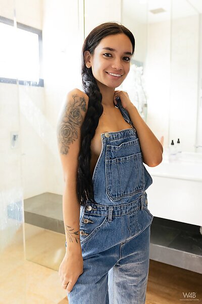 Dulce in Sexy Artist - 1/17 Dulce in Sexy Artist from Watch 4 Beauty - 1/17