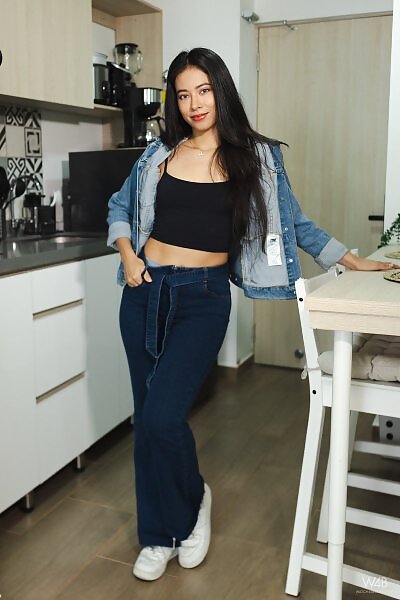 Leyla Grey in Before We Start - 1/17 Leyla Grey in Before We Start from Watch 4 Beauty - 1/17