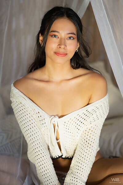 Leyla Grey in It's Like Heaven - 1/17 Leyla Grey in It's Like Heaven from Watch 4 Beauty - 1/17