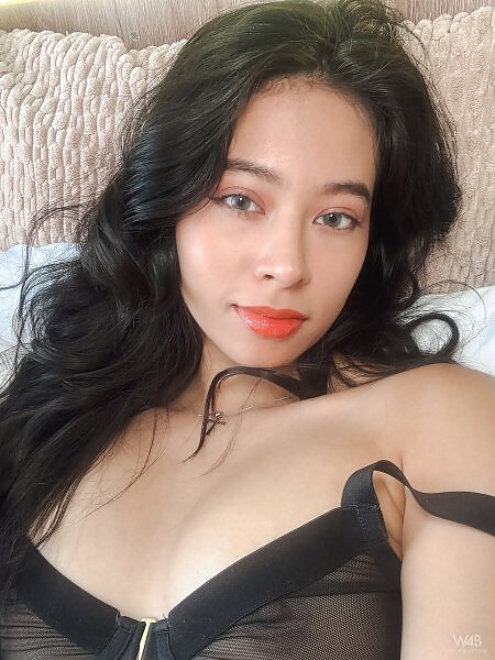 Leyla Grey in Selfie 4U: Erotic Greeting from Watch 4 Beauty - 8/17
