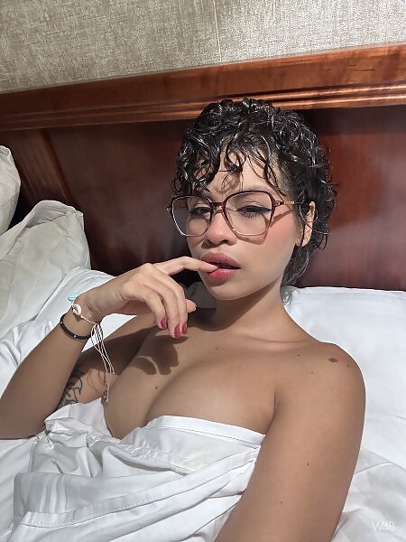 Lilith Baph in Selfie 4U: From The Bed from Watch 4 Beauty - 1/17