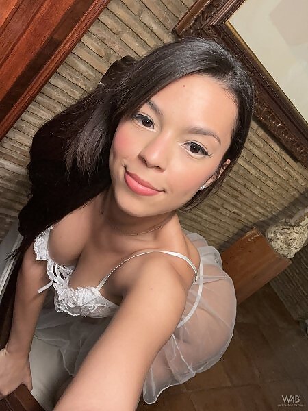 Sky Moon in Selfie 4U: My Present - 6/17 Sky Moon in Selfie 4U: My Present from Watch 4 Beauty - 6/17