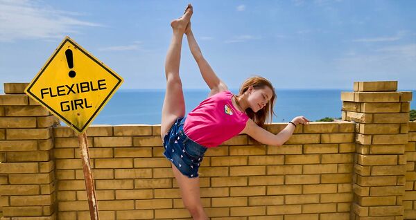 Flexible sweetheart Nicole Murkovski at Club Sweethearts