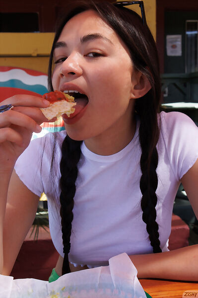 Download 87 photos from Zeta BB Low Maintenance Zeta BB Low Maintenance at Zishy