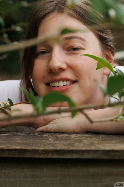 Download 87 photos from Zeta BB Low Maintenance Zeta BB Low Maintenance at Zishy