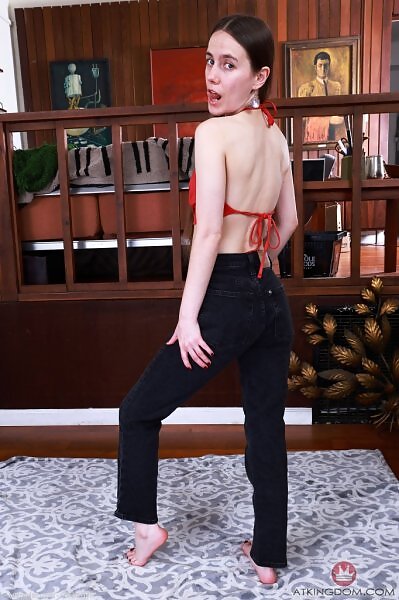 Sia Wood Foot Fetish Hairy Pussy Spreads - 5/20 Sia Wood Foot Fetish Hairy Pussy Spreads from ATK Hairy - 5/20