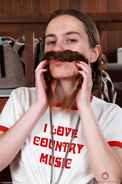 Sia Wood is just your average country gal - 2/20 Sia Wood is just your average country gal from ATK Hairy - 2/20