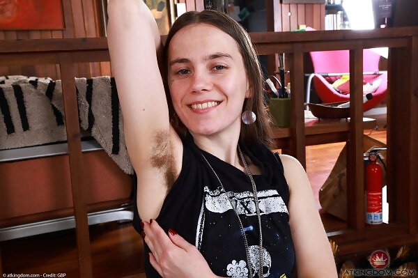 Sia Wood keeps it casual from ATK Hairy - 4/20