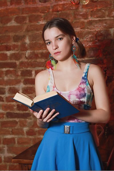 Stasia Bee 1 by Egon Schneider from Domai - 1/18