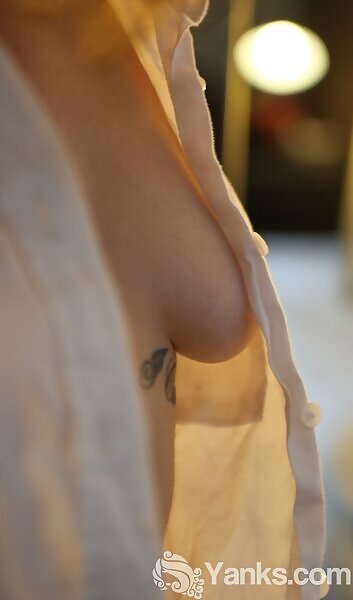 Dulcie in green pantyhose - 9/17 Dulcie in green pantyhose from Yanks - 9/17