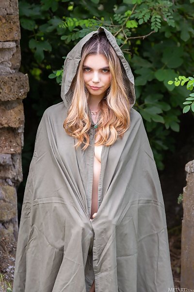 Annette in Mystic Attraction from Met Art - 1/18